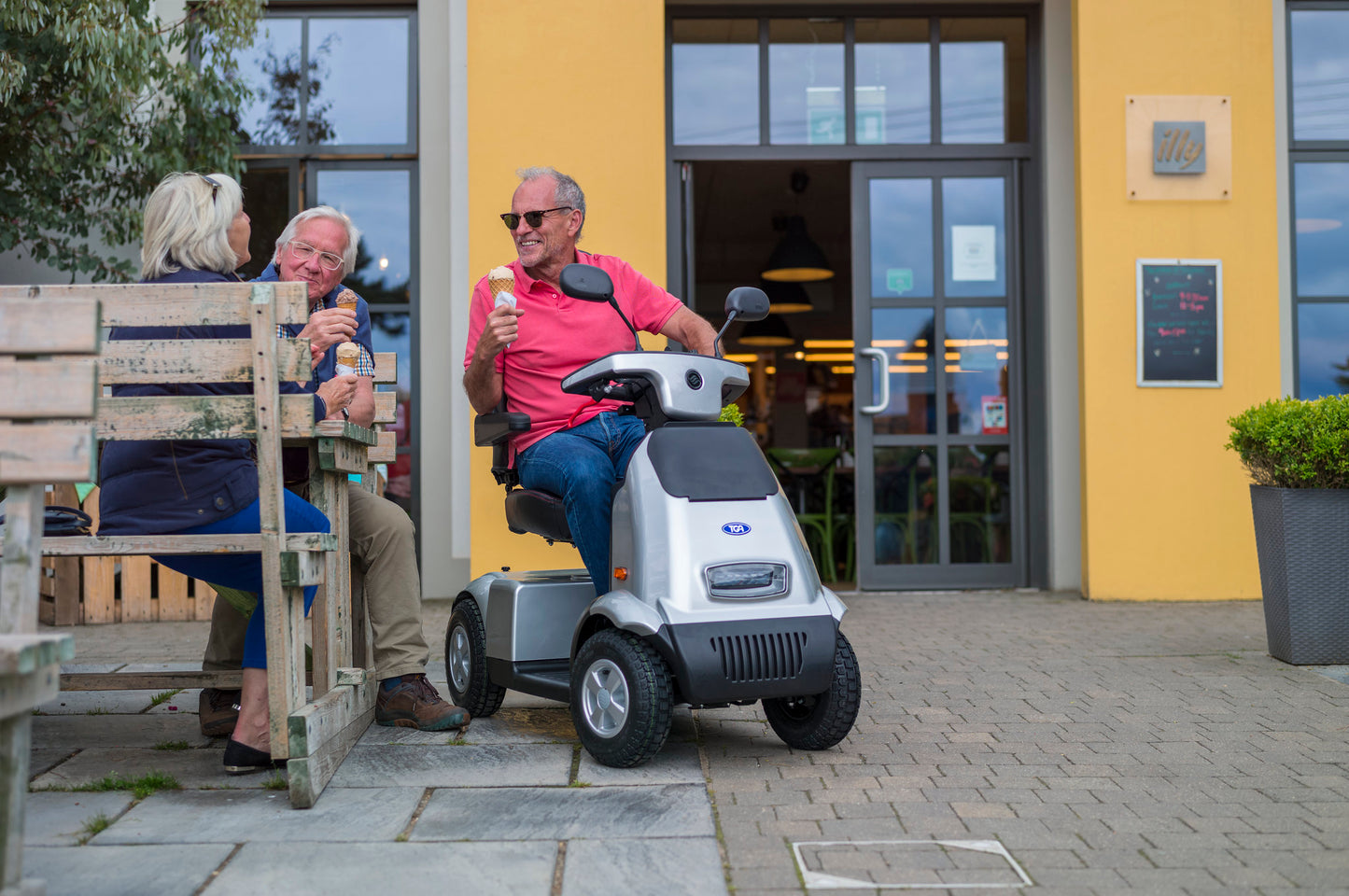 Breeze Midi 4 - 8 mph Mobility Scooter - MobilityCo