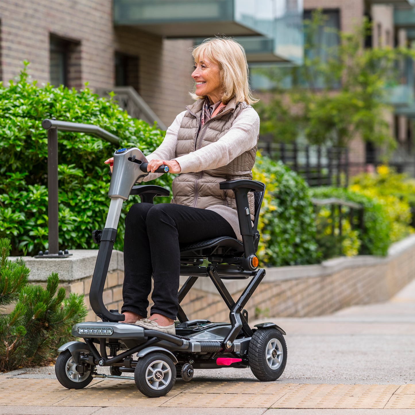 Minimo Autofold 4 mph Mobility Scooter - MobilityCo