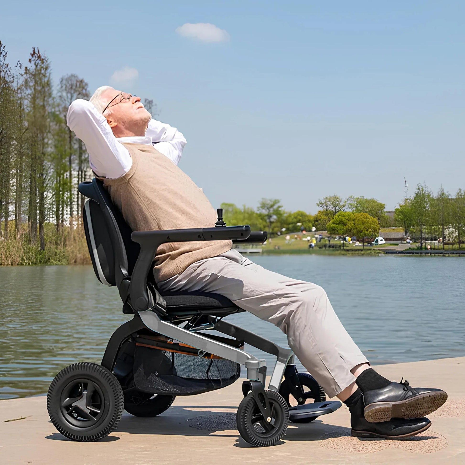 Robooter E40 Folding Powerchair - MobilityCo