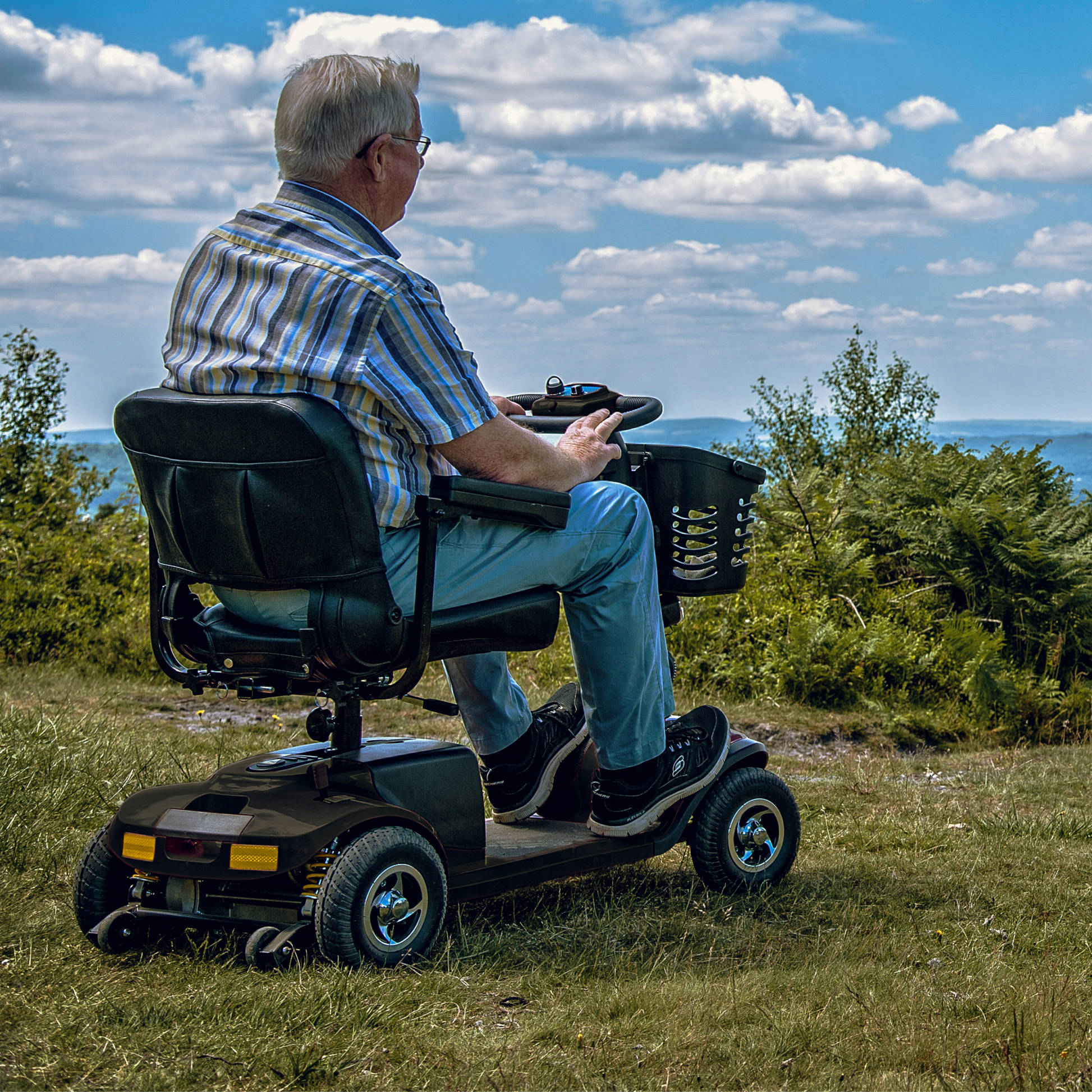 Lithium Vantage 4 mph Mobility Scooter - MobilityCo